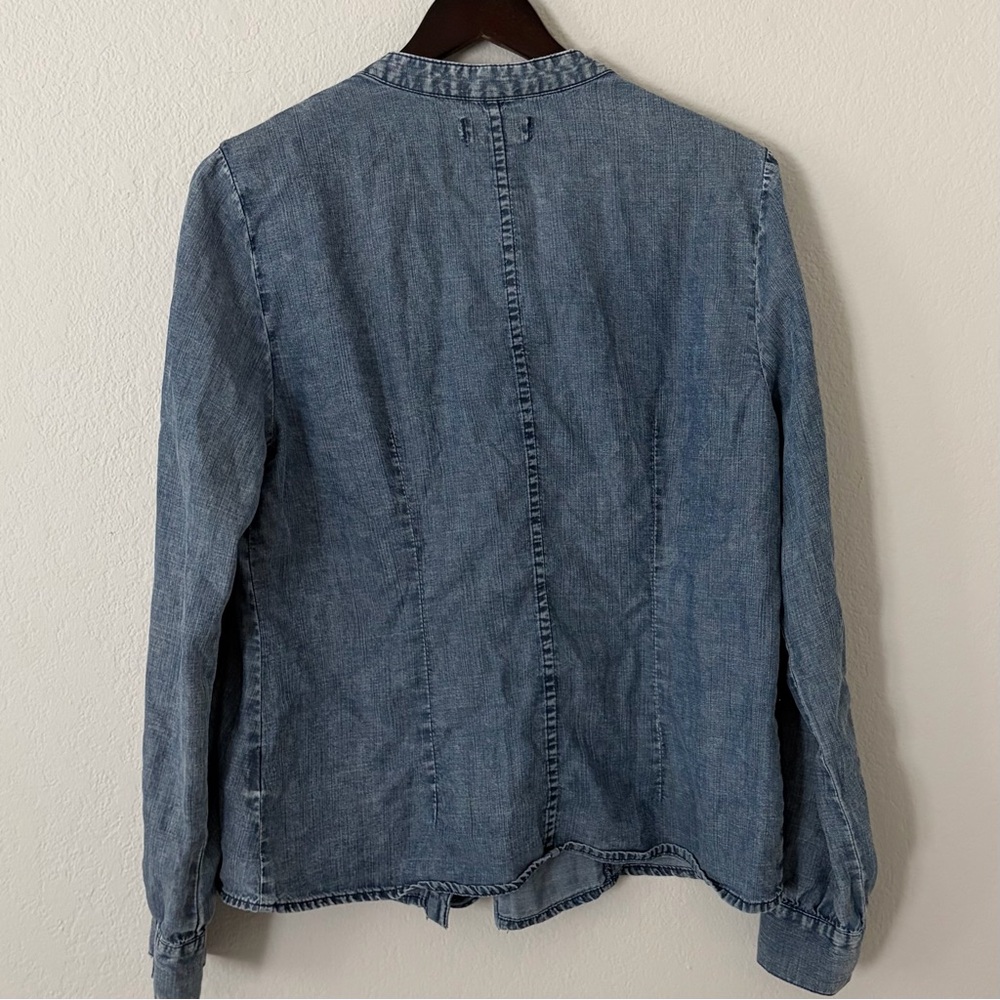KUT From The Kloth Chambray Ruffle Button Down Blouse L - Picture 4 of 7